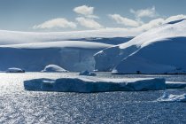 Vista del hielo antártico - foto de stock
