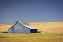 Old wooden barn — Stock Photo