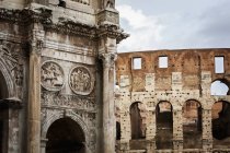 Vista del Coliseo en Roma, Italia - foto de stock