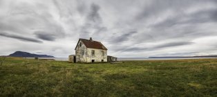 Maison abandonnée en Islande rurale — Photo de stock