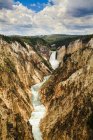 Grand Canyon und niedrigere Yellowstone-Wasserfälle — Stockfoto