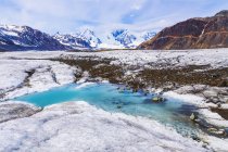 Piscina turquesa de água no Glaciar Gakona — Fotografia de Stock