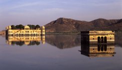 Palácio de água estilo Rajput — Fotografia de Stock