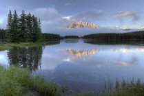 Dois Jack Lake, Parque Nacional de Banff — Fotografia de Stock