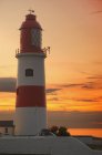 Leuchtturm bei Sonnenuntergang. Whitburn, tyne and wear, england — Stockfoto