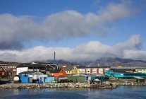 Ciudad en el extremo sur de Groenlandia - foto de stock