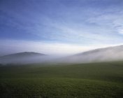Nebel im Tal; Mitwiese — Stockfoto