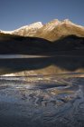 Lago Sunwapta, Parque Nacional Jasper - foto de stock