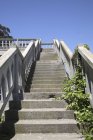 Каменная лестница на открытом воздухе — стоковое фото