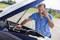 Man With Car Trouble — Stock Photo