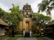 Центральним входом в храм, Балі — стокове фото