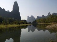 Río Li corriendo a través de Guangxi - foto de stock