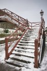 Scala in inverno con neve — Foto stock