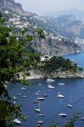 Barcos en la costa de Amalfi - foto de stock