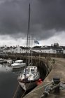 Barcos amarrados, Islay, Escocia - foto de stock