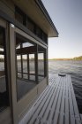 Blick von der Hütte auf den See des Waldes. ontario, kanada — Stockfoto