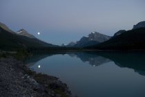Mondaufgang, Wasservögelsee — Stockfoto