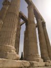 Ruinas contra el cielo en Grecia - foto de stock