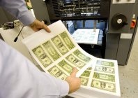 Листы американских денег — стоковое фото
