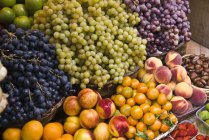 Mercado de frutas frescas - foto de stock