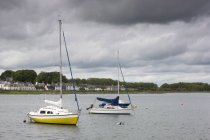 Barche a vela Ormeggiate, Scozia — Foto stock