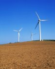 Wind Farm contra um céu azul — Fotografia de Stock