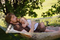 Father and daughter relaxing on hammock — Stock Photo