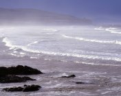Paysage marin de Portstewart avec vagues — Photo de stock