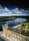 Vista de Limerick y el río Shannon - foto de stock