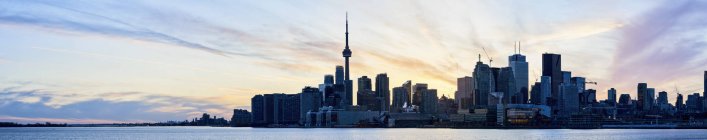 Skyline Du Centre-Ville De Toronto Et Du Lac Ontario Au Coucher Du Soleil ; Toronto, Ontario, Canada — Photo de stock