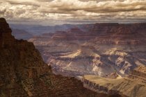 Vista da Grandview Affacciato sulle formazioni geologiche del Canyon al Grand Canyon National Park, South Rim Near Tusayan, Arizona In Mid-Summer; Arizona, Stati Uniti d'America — Foto stock