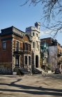Área residencial com casas em variedade de arquitetura, Plateau Mont Royal; Montreal, Quebec, Canadá — Fotografia de Stock