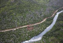 Williamsport-Pile Bay Portage Road et Chinkelyes Creek, Chigmit Mountains ; Alaska, États-Unis d'Amérique — Photo de stock