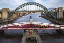 Three of the seven bridges across the river Tyne joining Newcastle upon Tyne and Gateshead, Swing Bridge (1876), the Tyne Bridge (1928) and the Gateshead Millennium Tyne and Wear, England — Stock Photo