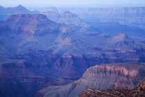 Vista de Grandview Visão geral sobre as formações geológicas do desfiladeiro no Grand Canyon National Park, South Rim Perto de Tusayan, Arizona Em meados do verão; Arizona, Estados Unidos da América — Fotografia de Stock
