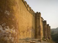 Primo piano del muro di Amer Fort; Jaipur, Rajasthan, India — Foto stock
