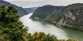 Die Donau tagsüber; tekija, mehedini county, serbia — Stockfoto