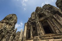 Santuario Central en el tercer nivel del Bayón; Angkor Thom, Siem Reap, Camboya - foto de stock