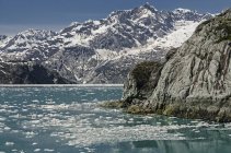 Vista Oeste através de meados de Glacier Bay de barco de turismo Baranof Wind, Glacier Bay National Park e Preserve; Alaska, Estados Unidos da América — Fotografia de Stock