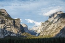 Yosemite Valley landscape, Yosemite National Park; California, United States of America — Stock Photo