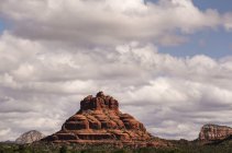Bell Rock, une formation rocheuse de grès ; Sedona, Arizona, États-Unis d'Amérique — Photo de stock