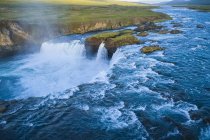 Godafoss, noto anche come 'Cascate degli dei', Islanda settentrionale; Islanda — Foto stock