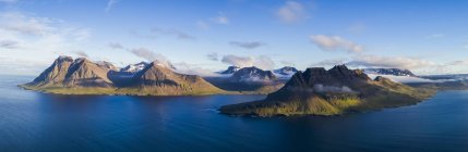 Panoramica della costa degli Stranieri; Djupavik, fiordi occidentali, Islanda — Foto stock