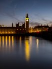 Big Ben al atardecer; Londres, Inglaterra - foto de stock
