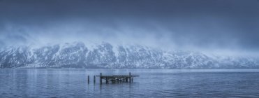 The old dock in Djupavik, Iceland in moody weather with clouds hanging low over the mountains; Djupavik, West Fjords, Iceland — Stock Photo