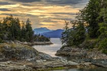 Vista panoramica del Copeland Islands Marine Provincial Park è costituito da una piccola catena di isole e isolotti nel passaggio di Thulin vicino a Lund, British Columbia, Canada — Foto stock