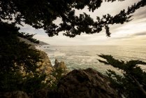 View from Cabrillo Highway of Big Sur, the rugged coastline and Pacific Ocean, Julia Pfeiffer Burns State Park, California, United States of America — Stock Photo
