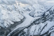Vue aérienne des glaciers et des montagnes du parc national et de la réserve de parc national Kluane, près de Haines Junction, Yukon, Canada — Photo de stock