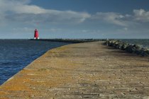 Poolbeg lighthouse in Dublin city port; Dublin, Leinster, Irlanda — Fotografia de Stock