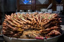 Традиційне Китайське продовольство на продовольство знаменитий ринок в мусульманський квартал; Сіань, в провінції Шеньсі, Сполучені Штати Америки — стокове фото